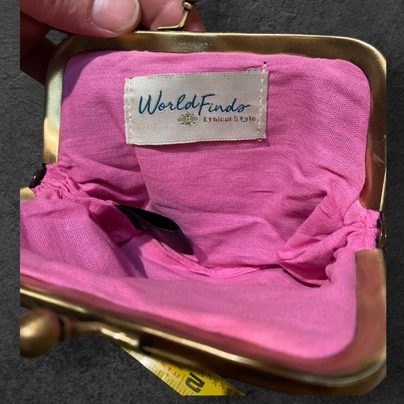 World finds coin purse - Picture 4 of 6